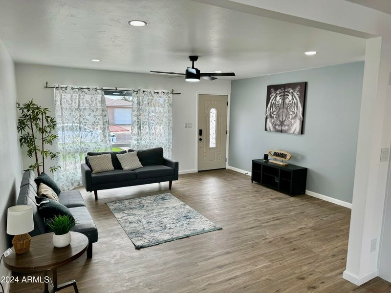 1742 W Eva St, Phoenix, AZ 85021
