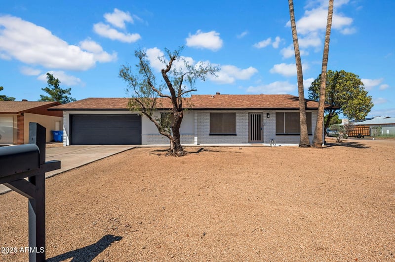 1742 Menadota Dr, Phoenix, AZ 85027