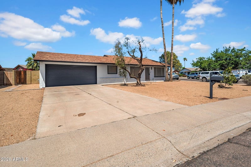 1742 Menadota Dr, Phoenix, AZ 85027