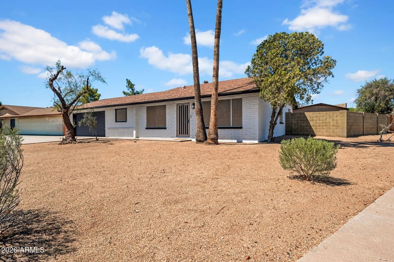 1742 Menadota Dr, Phoenix, AZ 85027