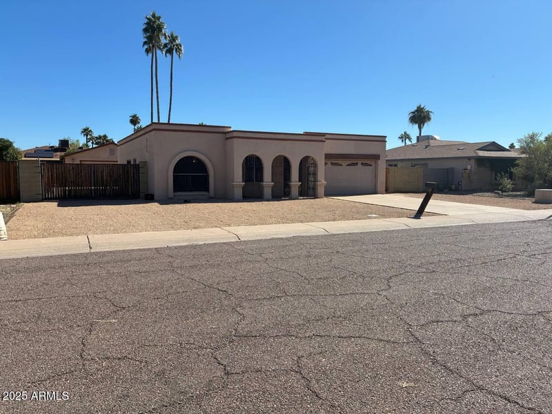 17425 36th Dr, Glendale, AZ 85308