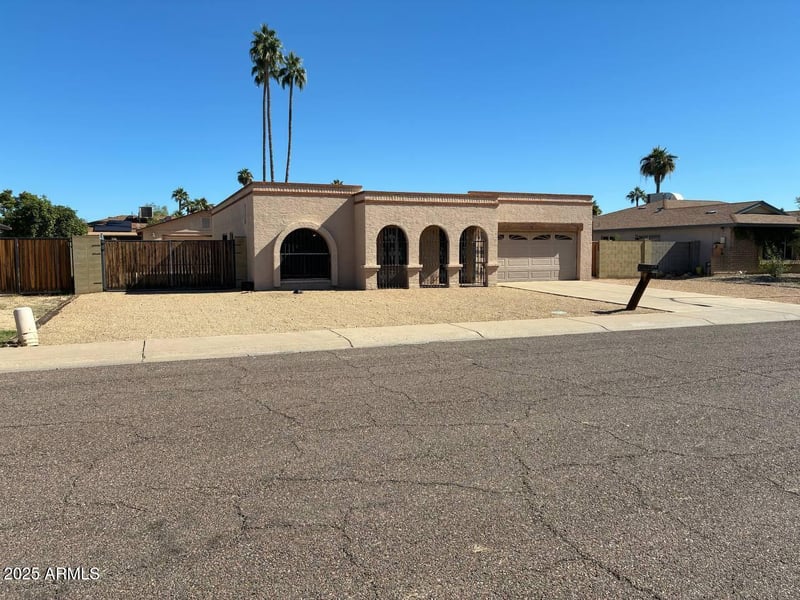 17425 36th Dr, Glendale, AZ 85308