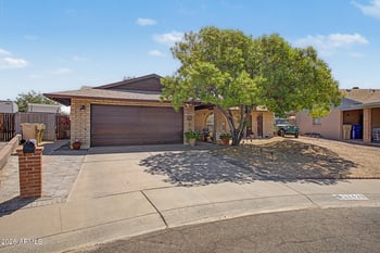 17425 55th Ln, Glendale, AZ 85308