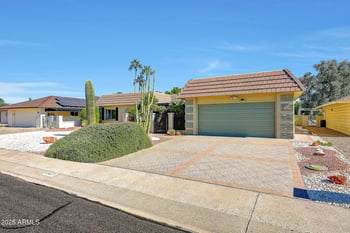 17427 Lindgren Ave, Sun City, AZ 85373