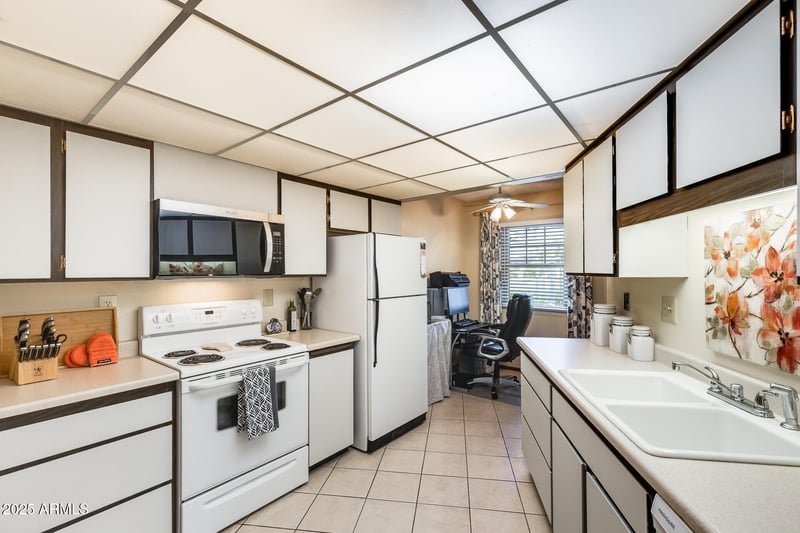 17428 Boswell Blvd, Sun City, AZ 85373