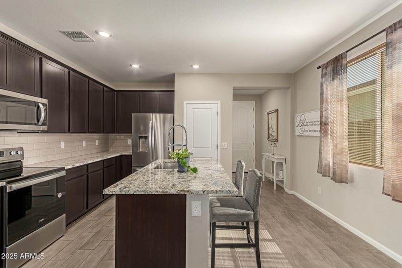 17444 Via De Luna Dr, Surprise, AZ 85387