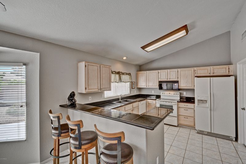 17445 N Flowing Spring Dr, Surprise, AZ 85374