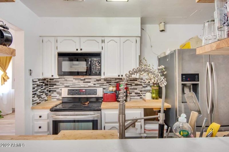1745 E Lynne Ln, Phoenix, AZ 85042