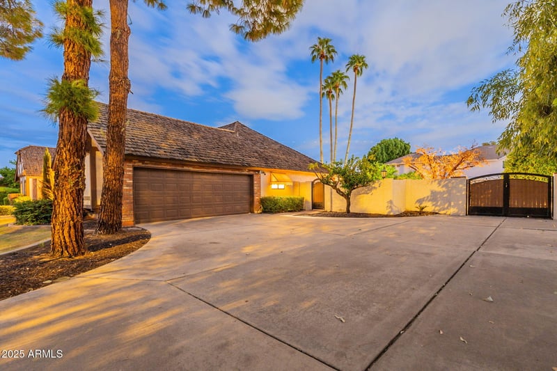 1745 Elmwood St, Mesa, AZ 85203