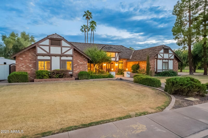 1745 Elmwood St, Mesa, AZ 85203