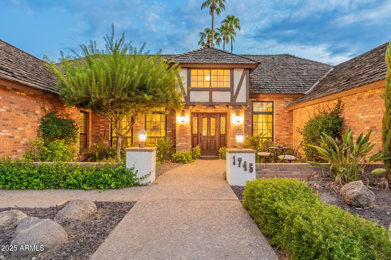1745 Elmwood St, Mesa, AZ 85203