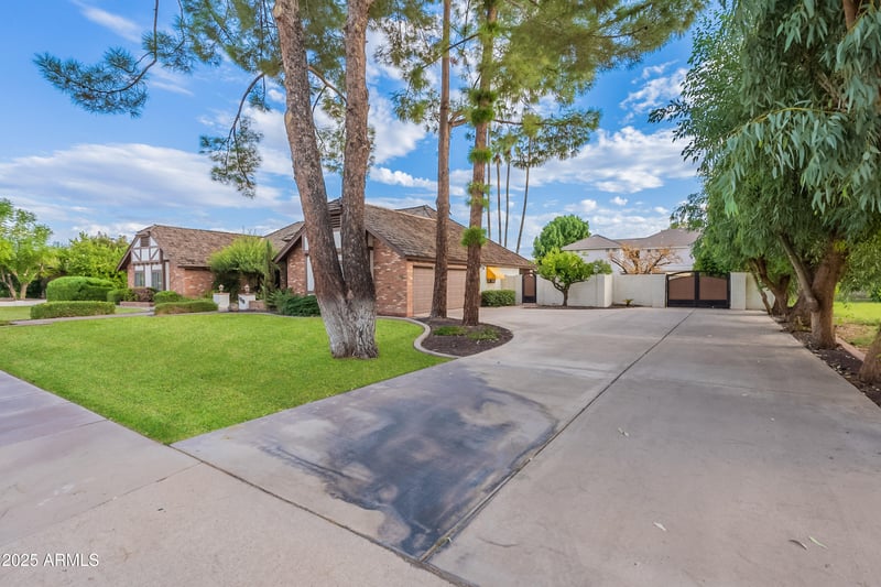 1745 Elmwood St, Mesa, AZ 85203