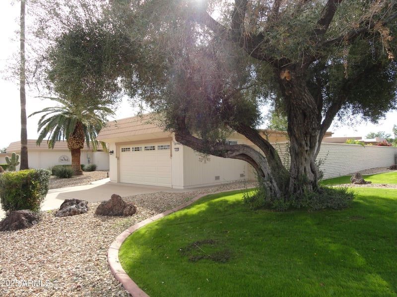 17464 106th Ave, Sun City, AZ 85373