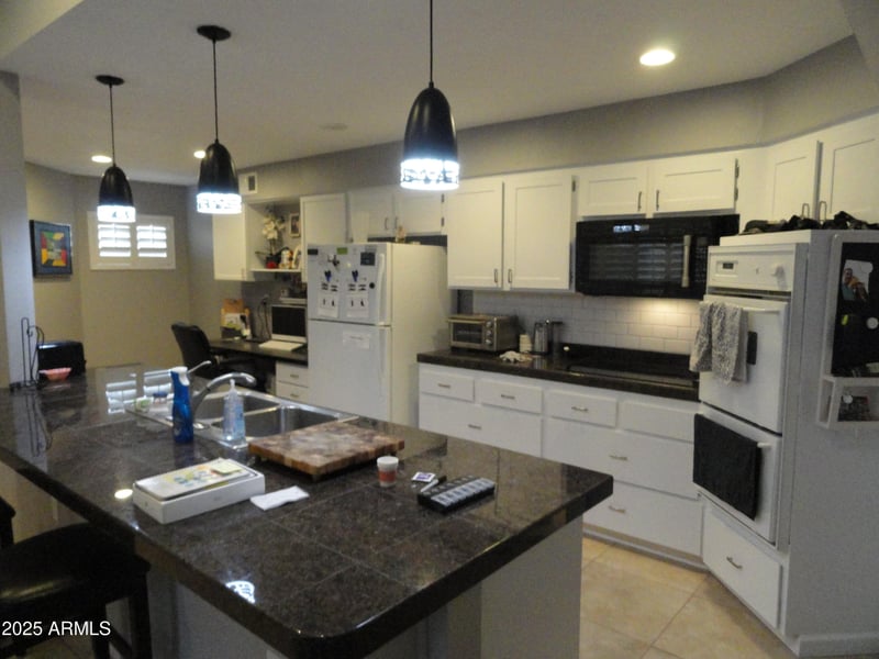 17464 106th Ave, Sun City, AZ 85373