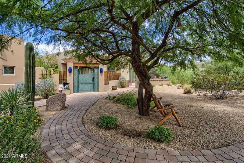1747 E Las Palmaritas Dr, Phoenix, AZ 85020