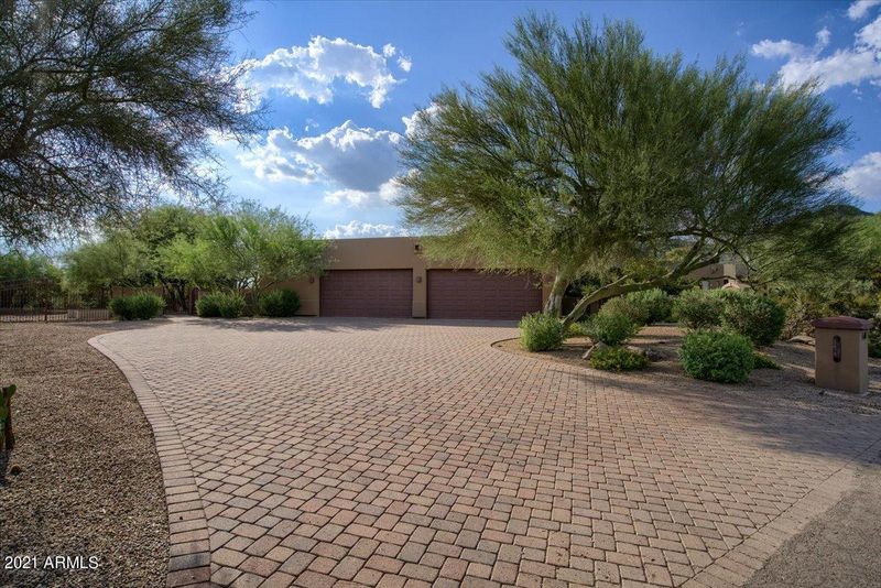 1747 E Las Palmaritas Dr, Phoenix, AZ 85020