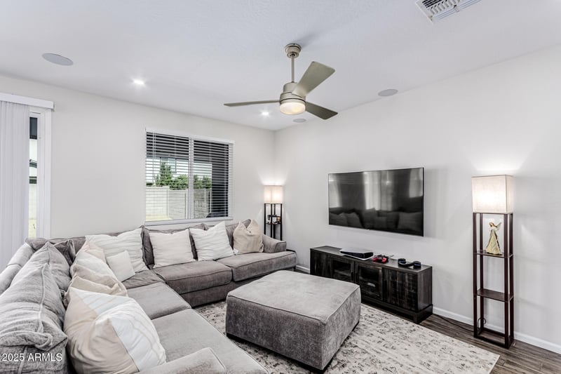 17478 Paraiso Ln, Surprise, AZ 85387