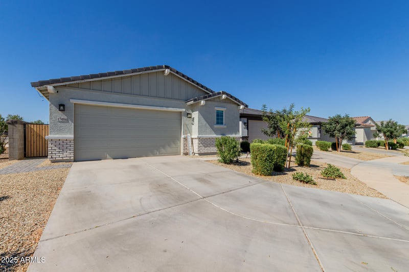 17486 Via De Luna Dr, Surprise, AZ 85387
