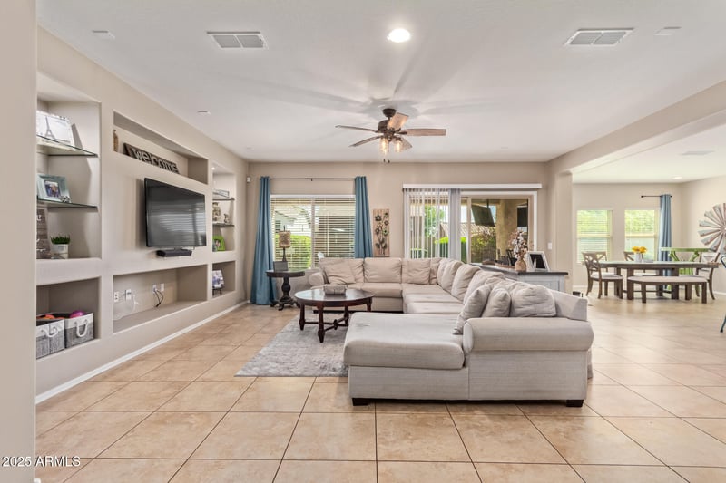 1749 Fetlock Trl, Phoenix, AZ 85085