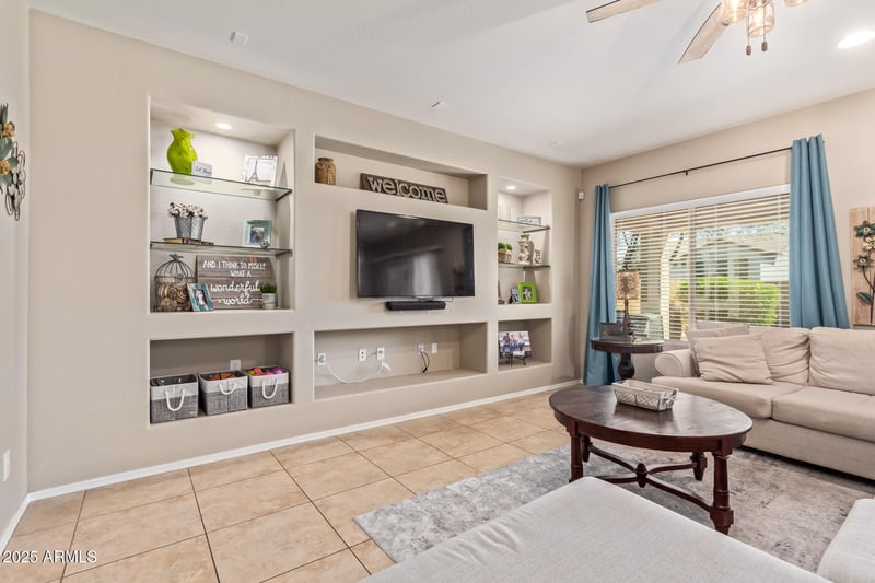 1749 Fetlock Trl, Phoenix, AZ 85085