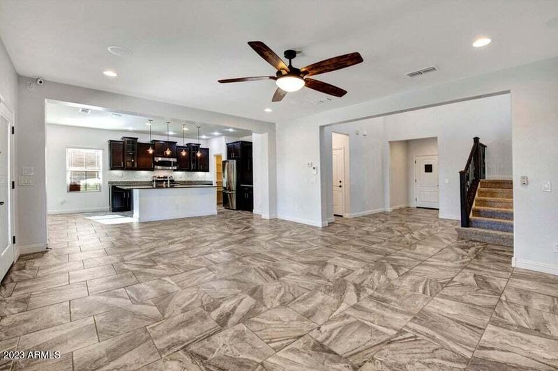 1751 W Desperado Way, Phoenix, AZ 85085