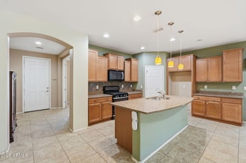 17517 Pinnacle Vista Dr, Surprise, AZ 85387