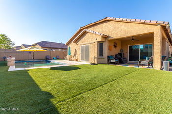 17523 Fetlock Trl, Surprise, AZ 85387