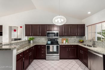 17533 Pima Trl, Surprise, AZ 85374