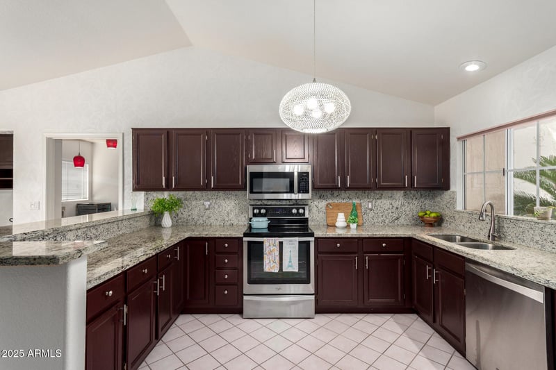 17533 Pima Trl, Surprise, AZ 85374