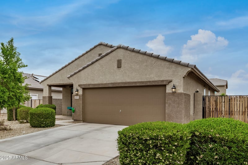 17573 Via De Luna Dr, Surprise, AZ 85387