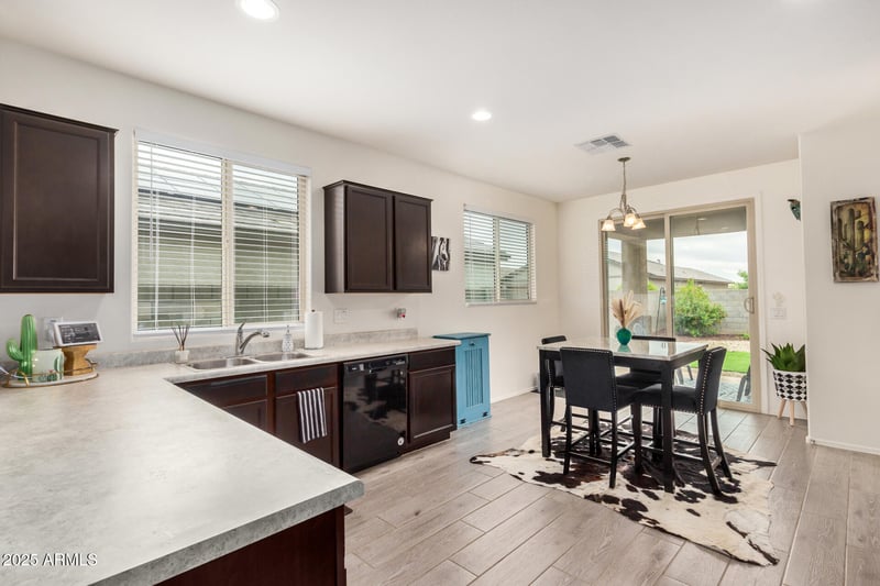 17573 Via De Luna Dr, Surprise, AZ 85387
