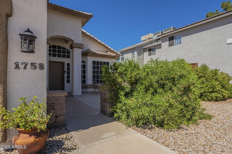 1758 74th Pl, Mesa, AZ 85207
