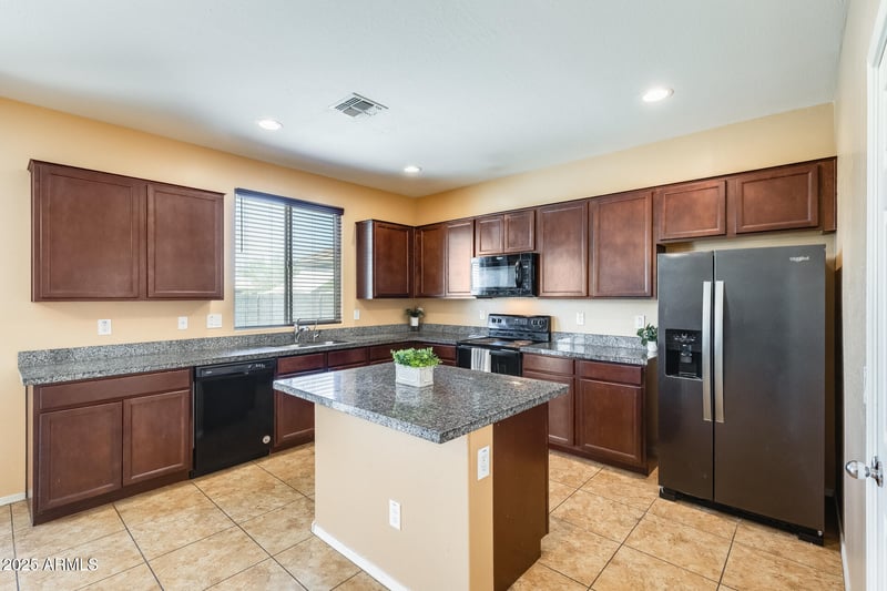 17610 Paraiso Dr, Surprise, AZ 85387