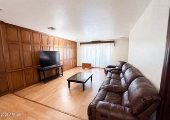 17613 55th Dr, Glendale, AZ 85308