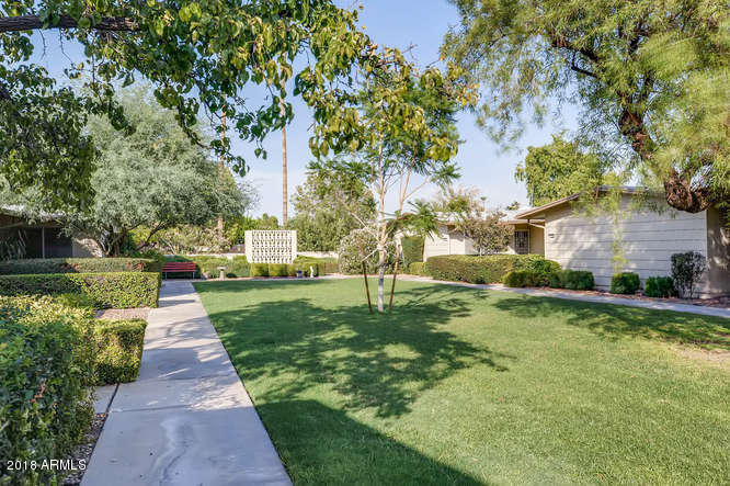 17622 N 104th Ave, Sun City, AZ 85373
