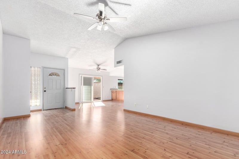 17633 Lindner Dr, Glendale, AZ 85308