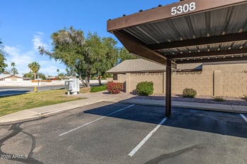 17635 Lindner Dr, Glendale, AZ 85308