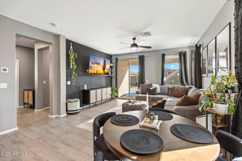 17699 Daley Ln, Surprise, AZ 85387