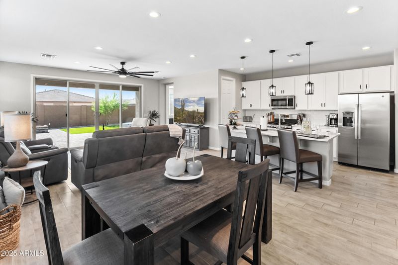 17745 W Running Deer Trl, Surprise, AZ 85387