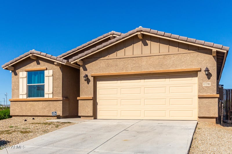 17796 Robin Ln, Surprise, AZ 85387
