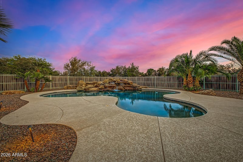17807 W Stella Ln, Waddell, AZ 85355