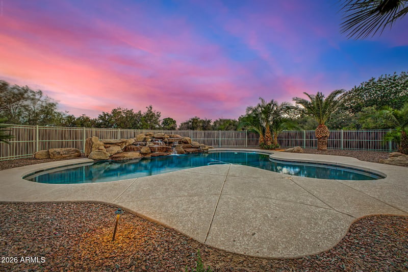 17807 W Stella Ln, Waddell, AZ 85355