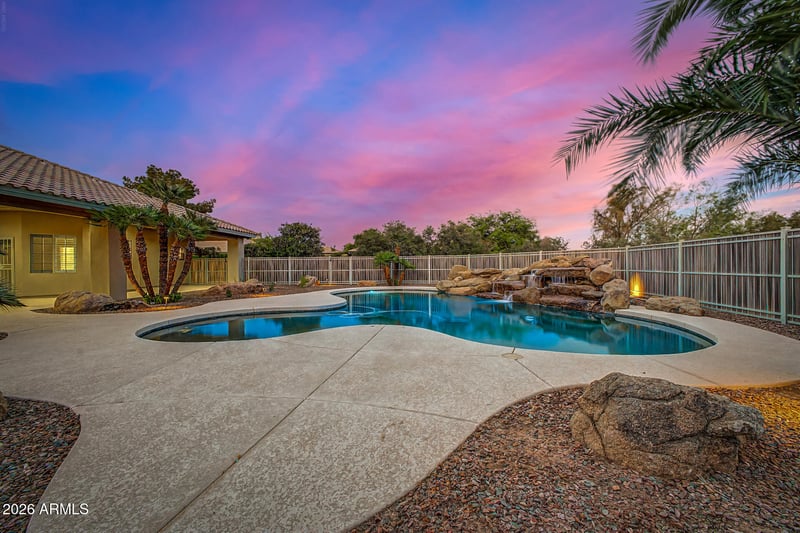 17807 W Stella Ln, Waddell, AZ 85355