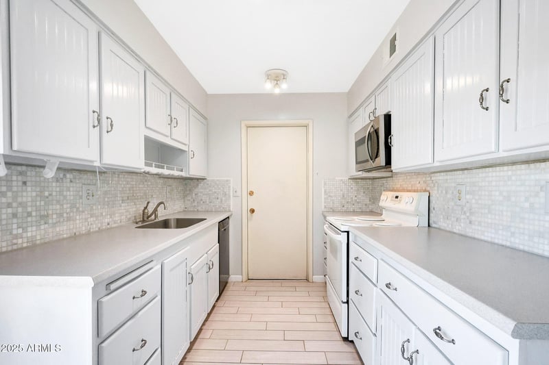 17843 99th Dr, Sun City, AZ 85373