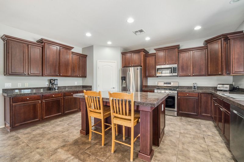 17845 W Dreyfus St, Surprise, AZ 85388