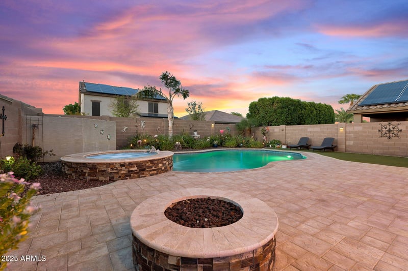 17940 Sunnyslope Ln, Waddell, AZ 85355