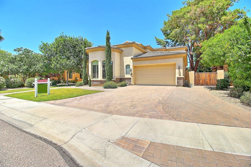 18 E Cactus Wren Dr, Phoenix, AZ 85020