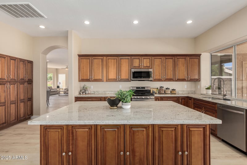180 Mondel Dr, Gilbert, AZ 85233