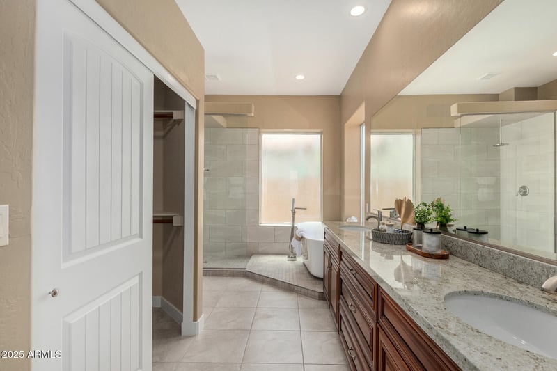 180 Mondel Dr, Gilbert, AZ 85233