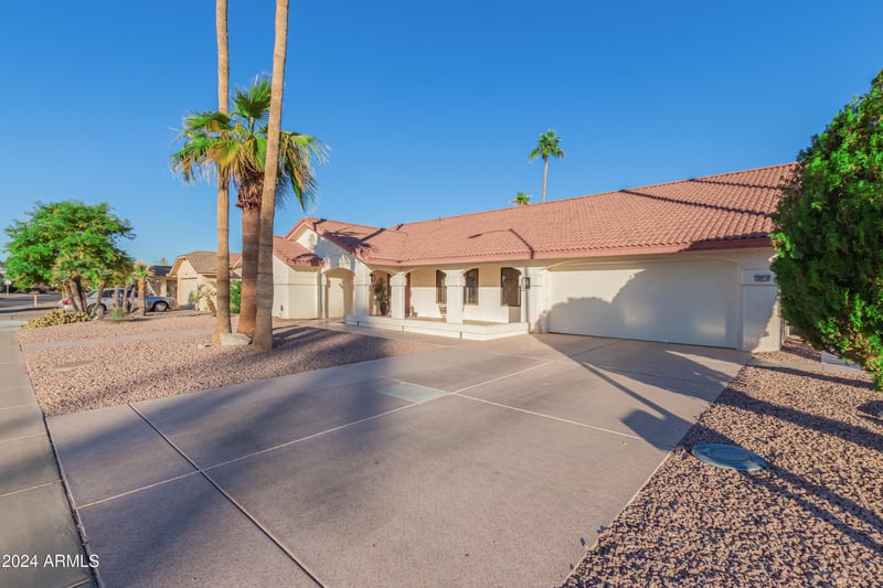 18019 137th Dr, Sun City West, AZ 85375